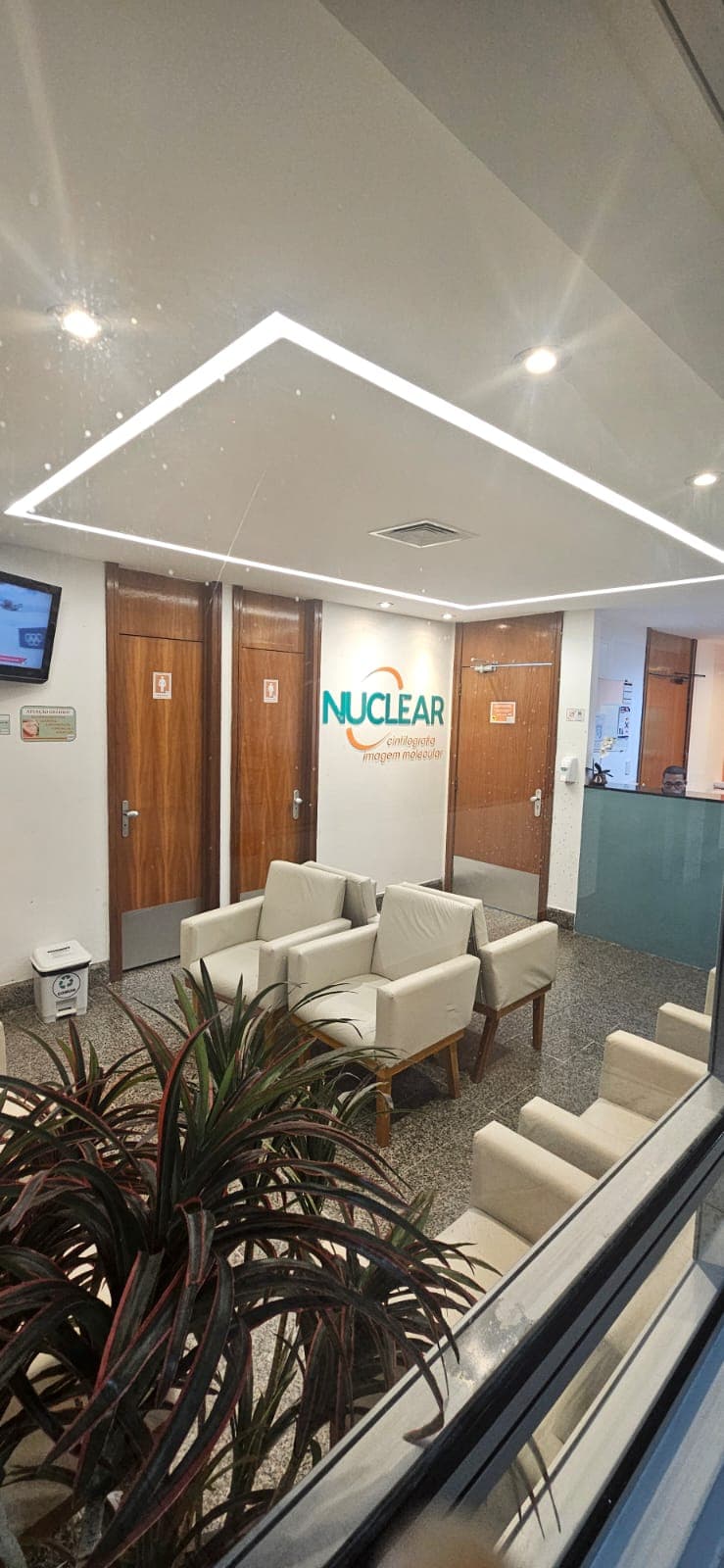 Recepção da Nuclear Cintilografia com o letreiro da marca